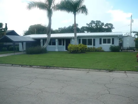 2100 W Esplanade