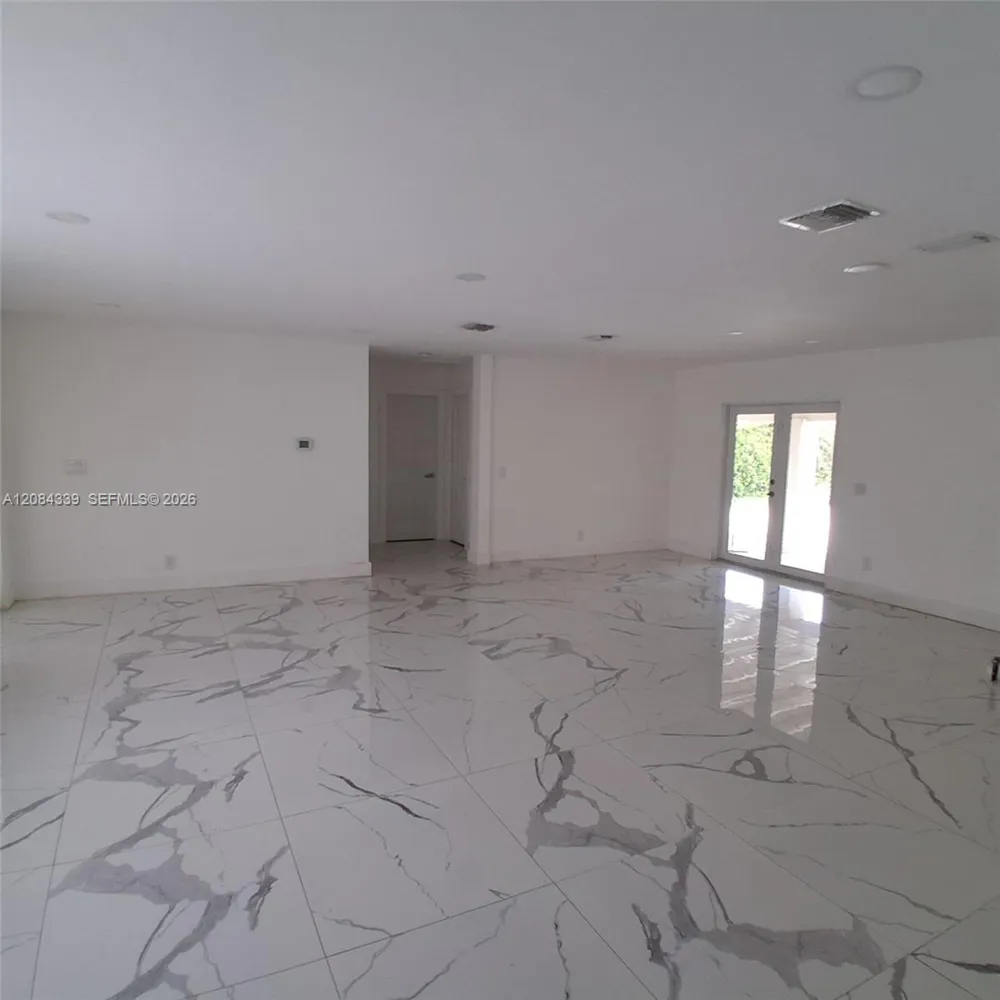 8240 SW 38th St Miami, FL 33155