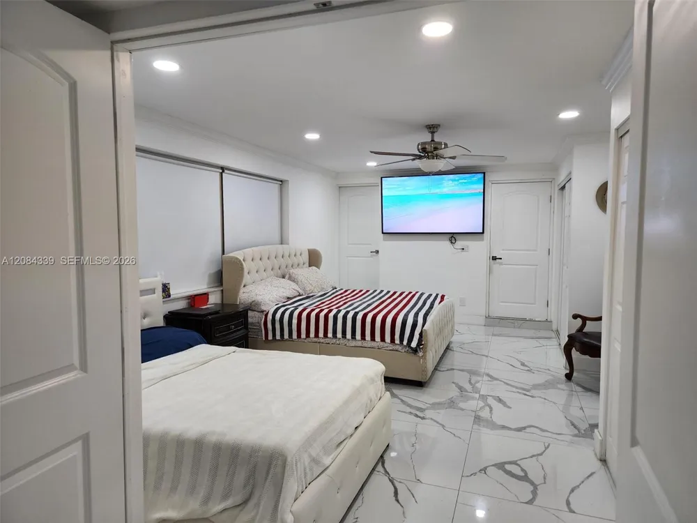 8240 SW 38th St Miami, FL 33155