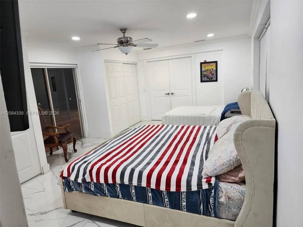 8240 SW 38th St Miami, FL 33155