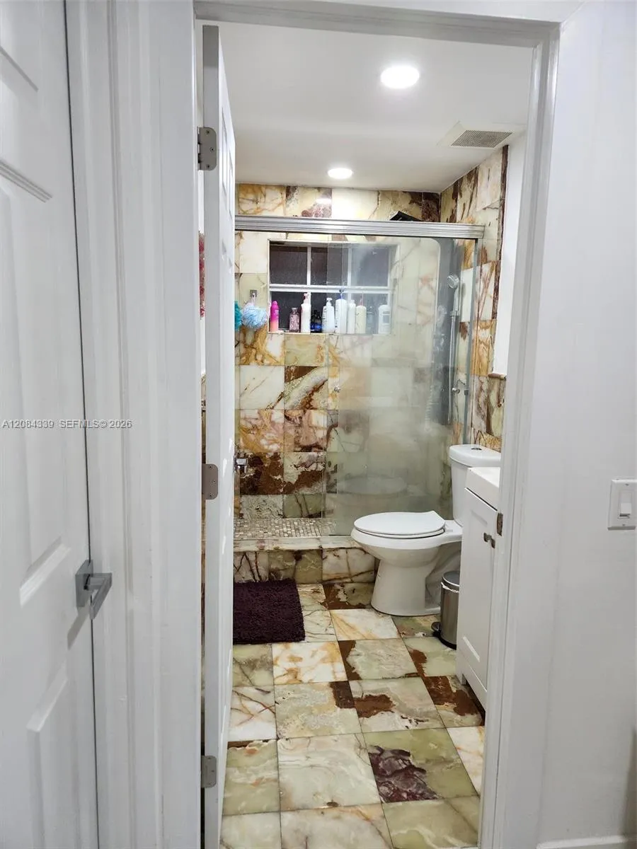 8240 SW 38th St Miami, FL 33155
