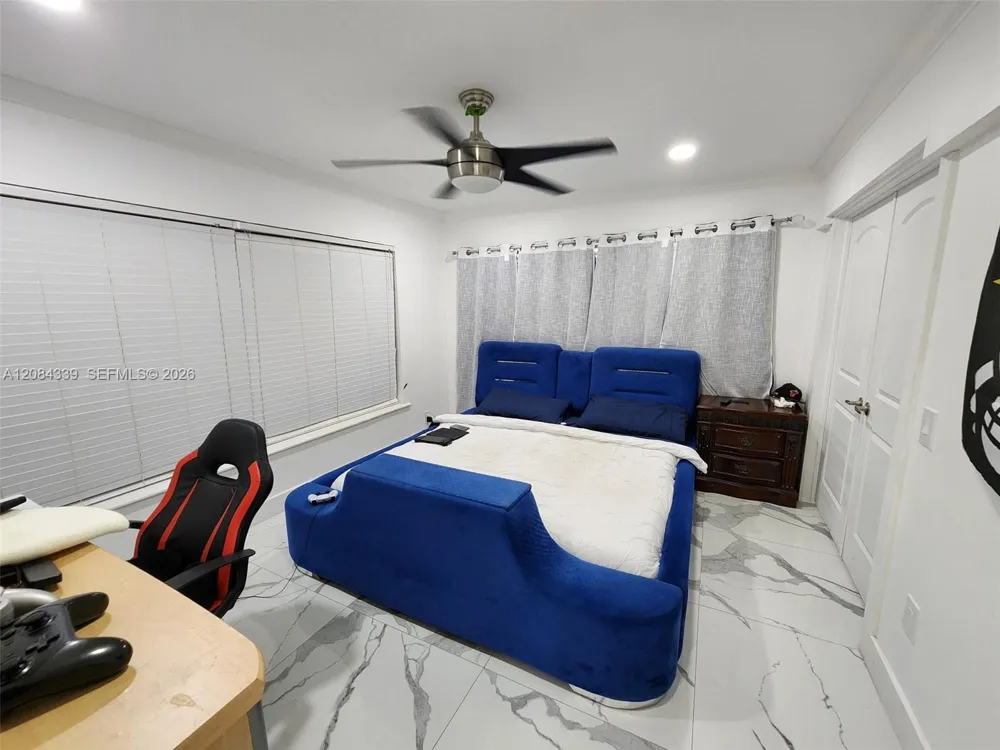 8240 SW 38th St Miami, FL 33155