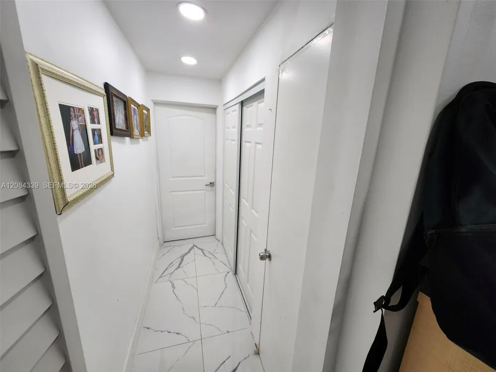 8240 SW 38th St Miami, FL 33155