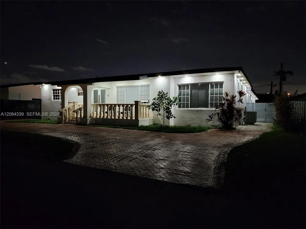 8240 SW 38th St Miami, FL 33155