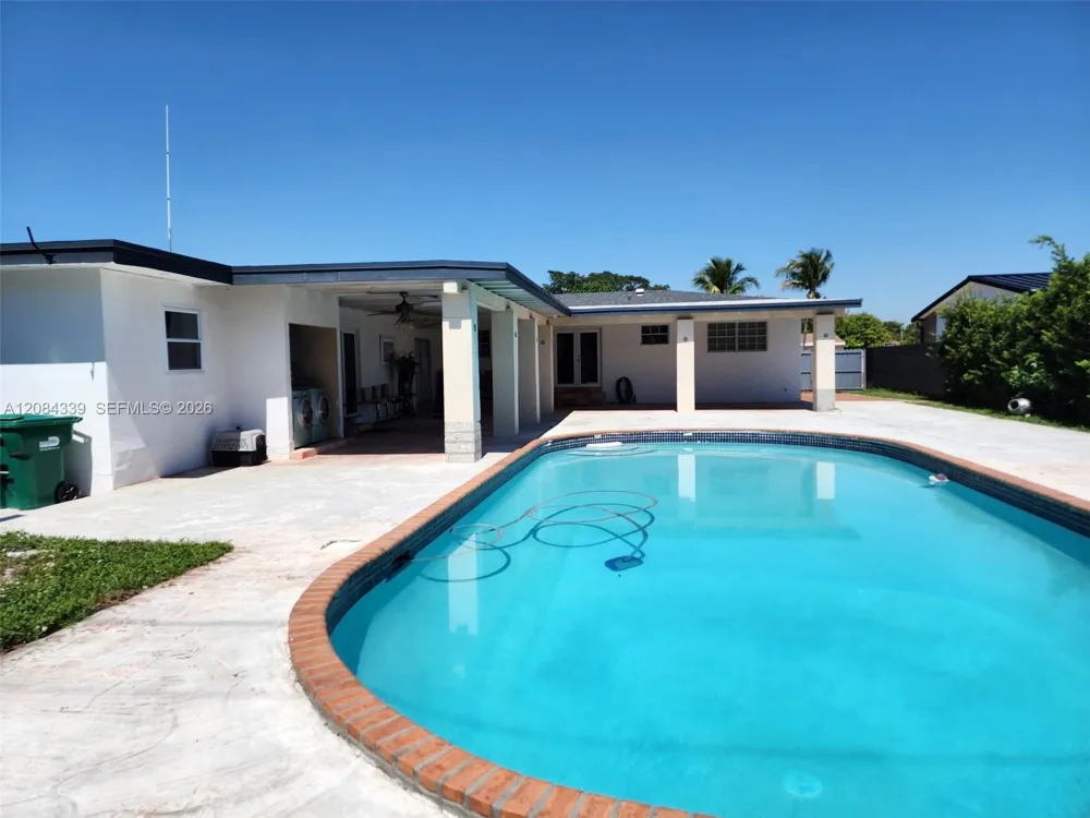 8240 SW 38th St Miami, FL 33155