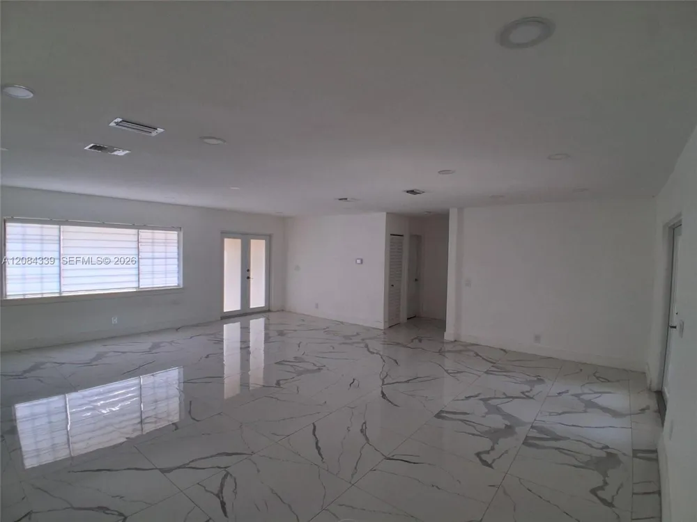 8240 SW 38th St Miami, FL 33155