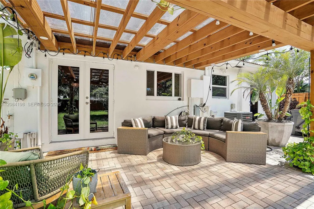 705 SW 8th Ave Fort Lauderdale, FL 33315