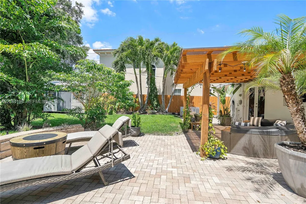705 SW 8th Ave Fort Lauderdale, FL 33315