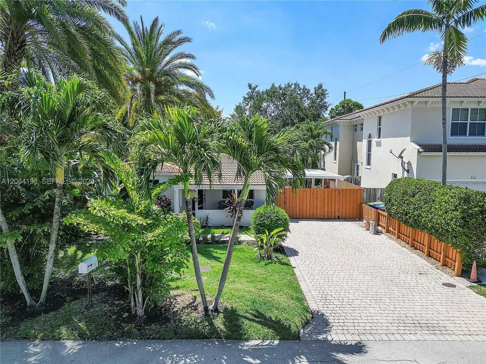 705 SW 8th Ave Fort Lauderdale, FL 33315