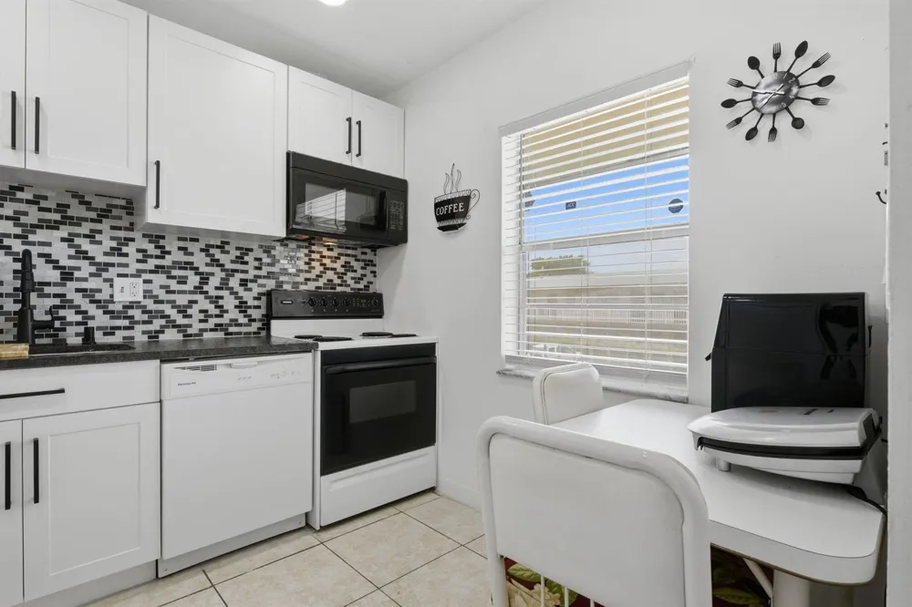 7505 NW 5TH PLACE #203 Margate, FL 33063