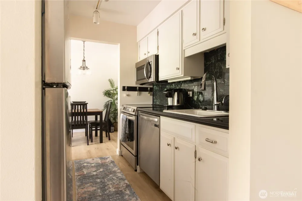 550 Elm Way #408 Edmonds, WA 98020
