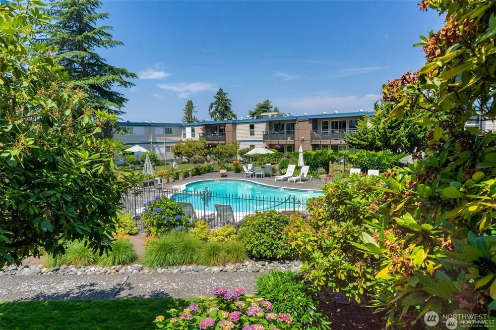 550 Elm Way #408 Edmonds, WA 98020
