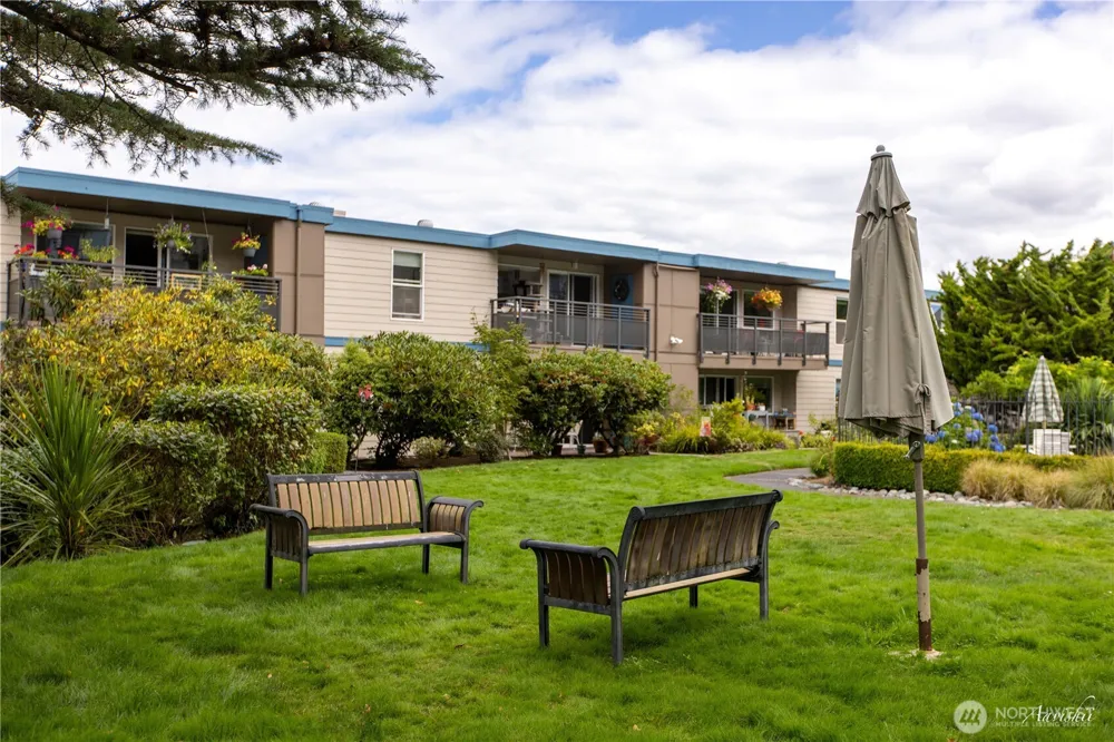 550 Elm Way #408 Edmonds, WA 98020