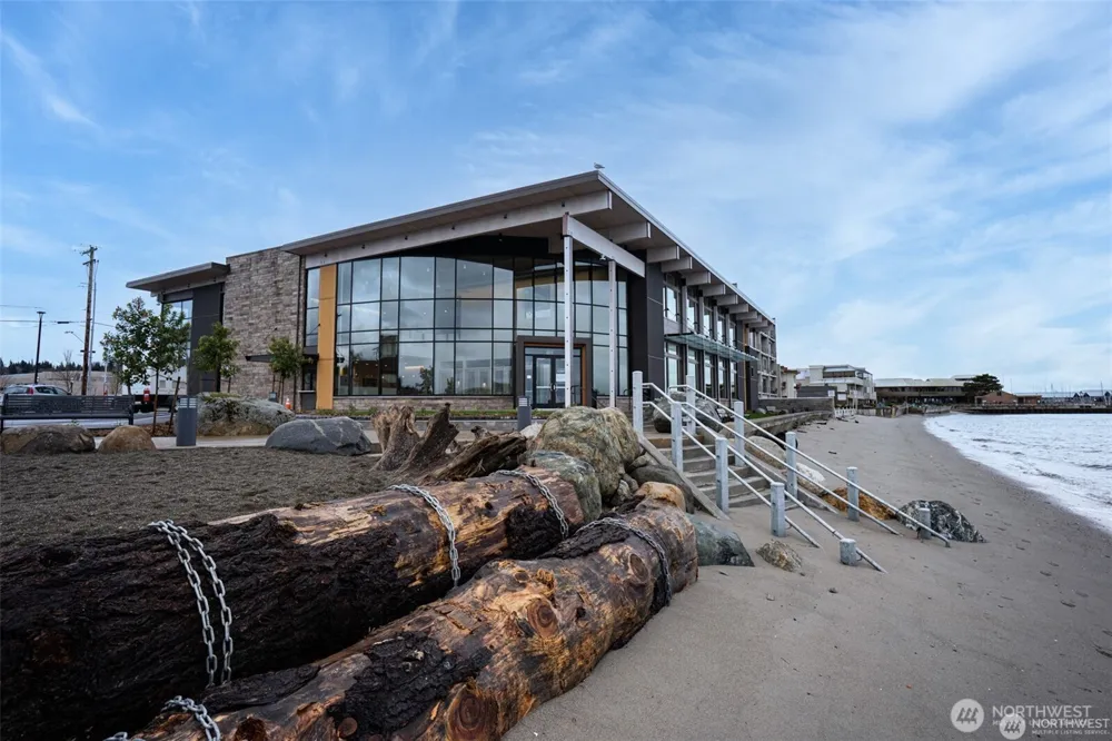 550 Elm Way #408 Edmonds, WA 98020