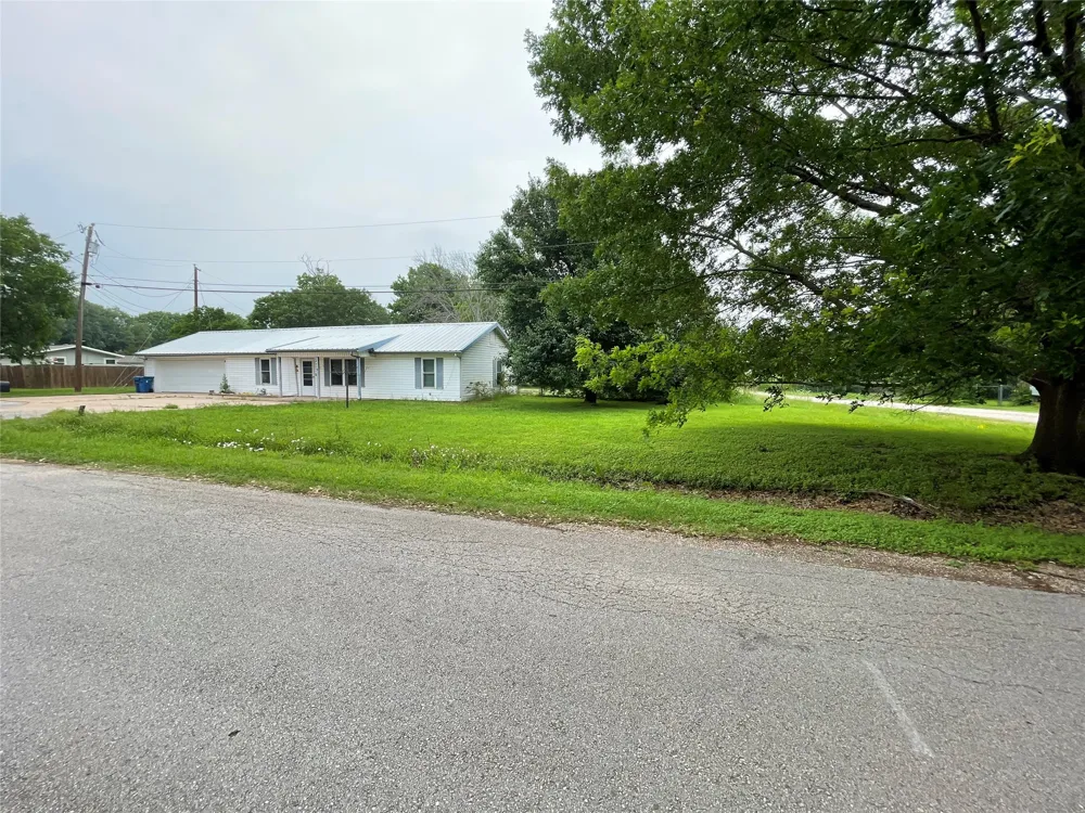 400 Angelina Whitney, TX 76692