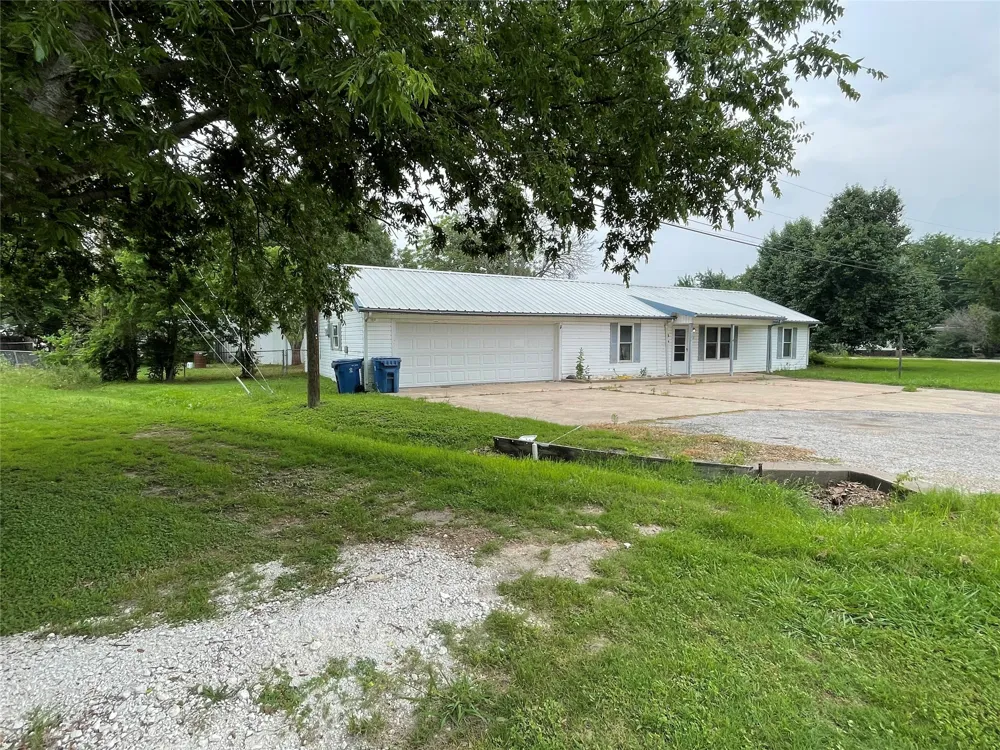 400 Angelina Whitney, TX 76692