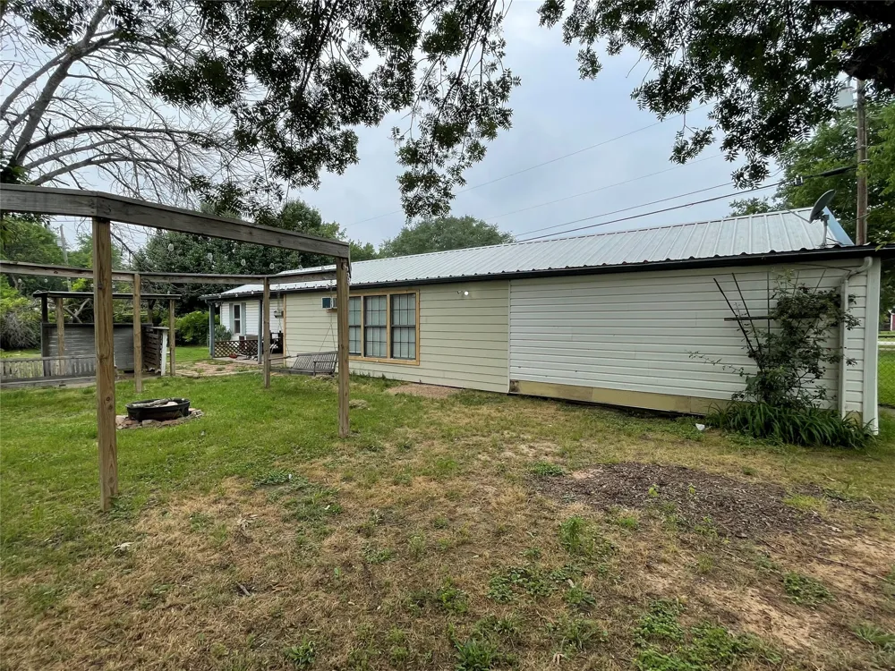 400 Angelina Whitney, TX 76692