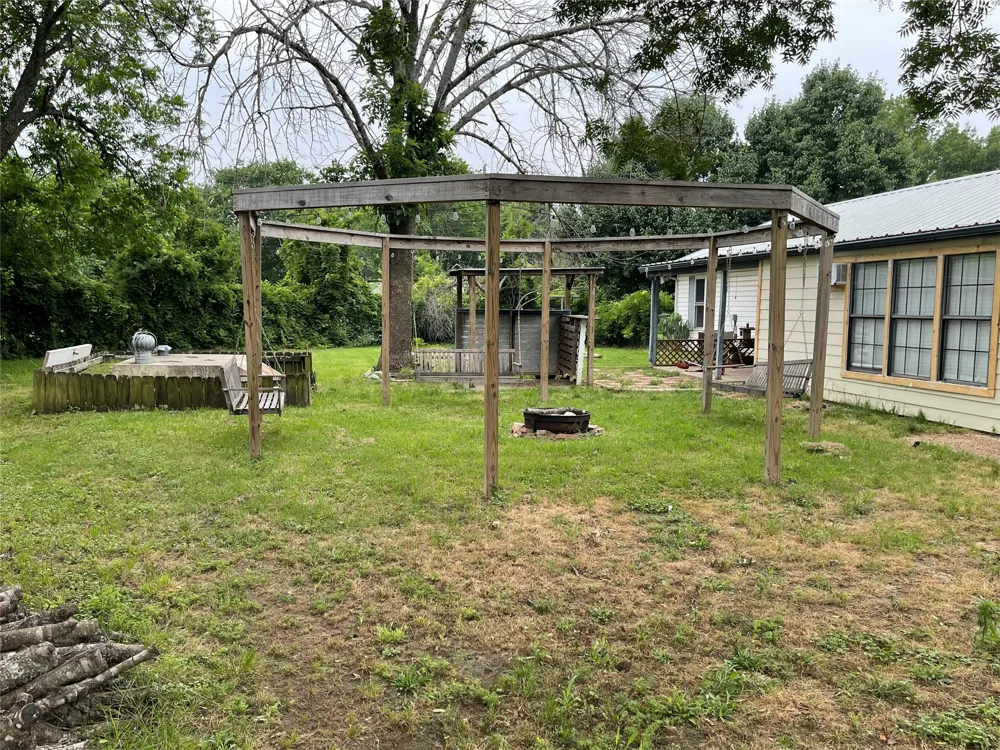 400 Angelina Whitney, TX 76692
