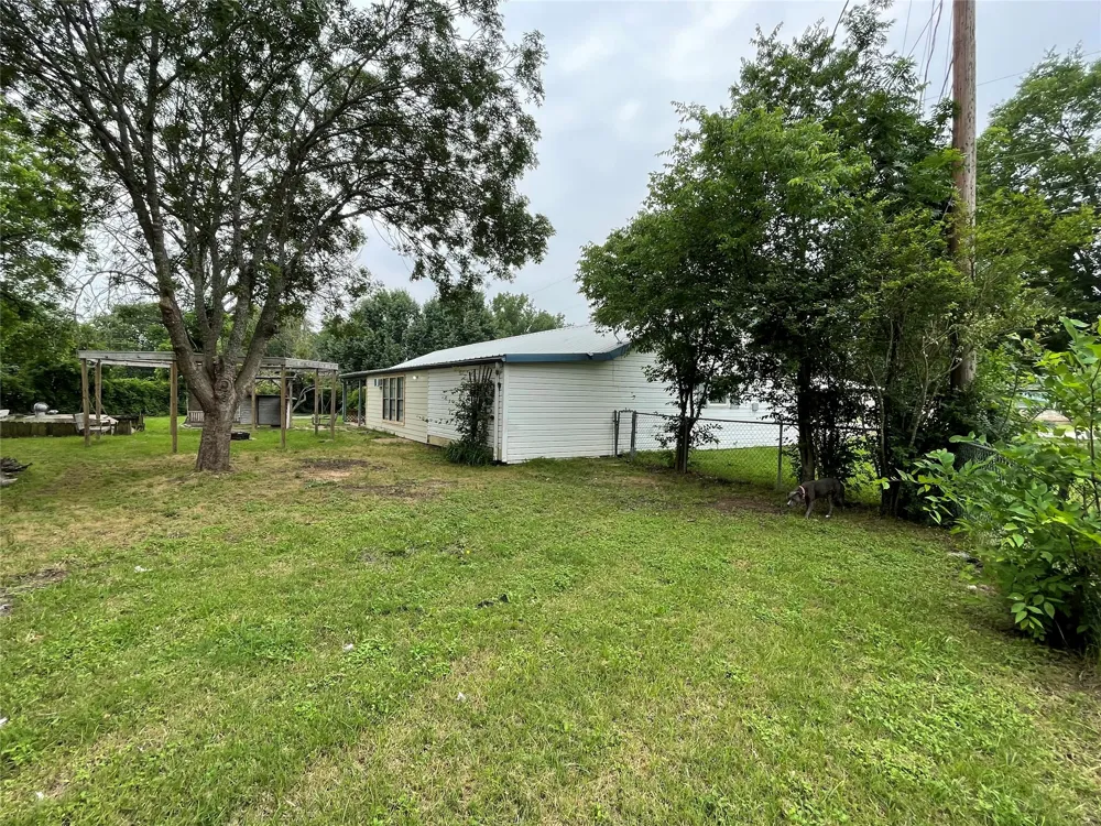 400 Angelina Whitney, TX 76692