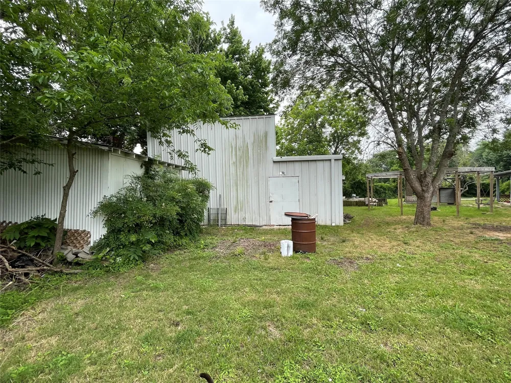 400 Angelina Whitney, TX 76692