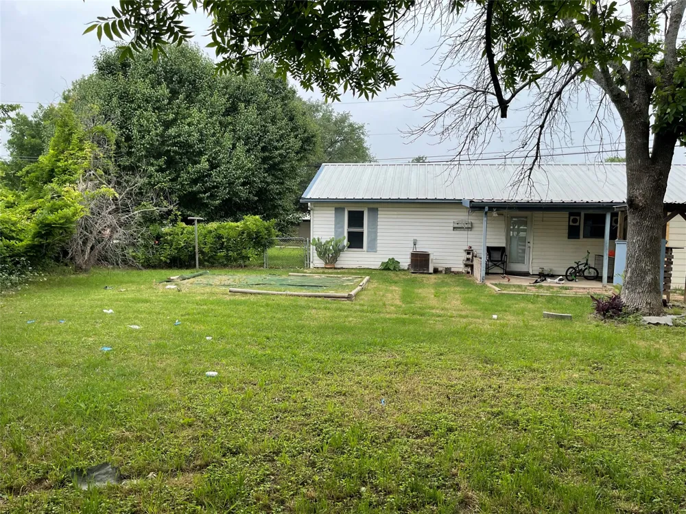 400 Angelina Whitney, TX 76692