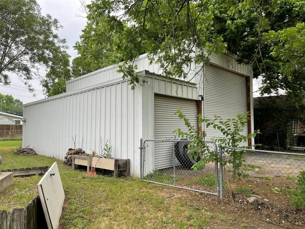 400 Angelina Whitney, TX 76692