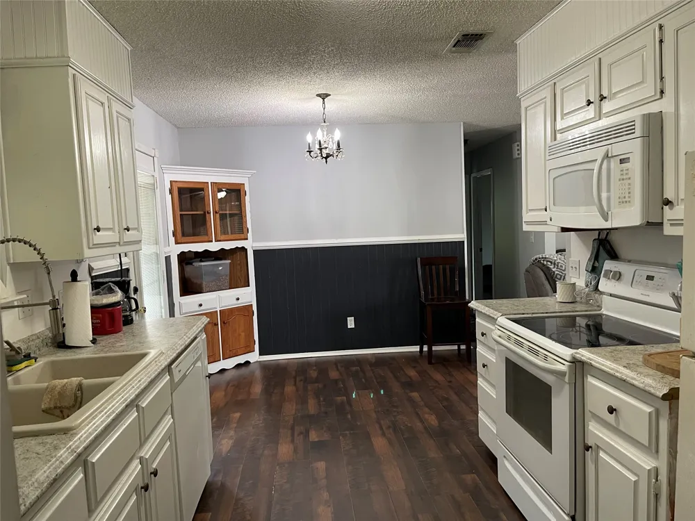400 Angelina Whitney, TX 76692