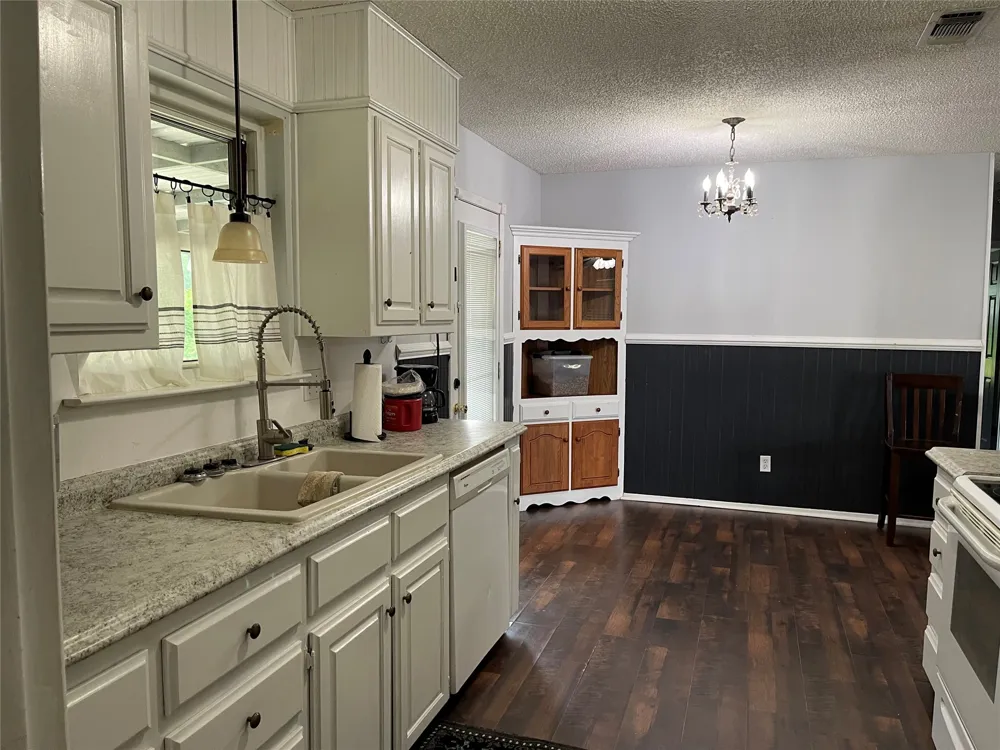 400 Angelina Whitney, TX 76692