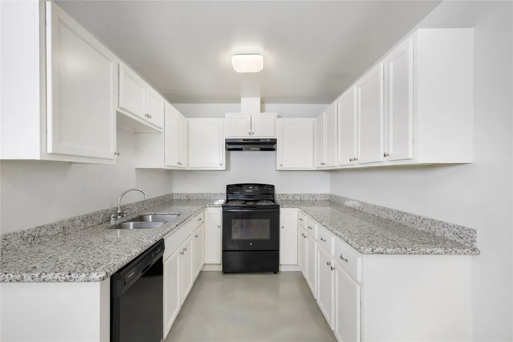 638 Luke Street Dayton, TX 77535