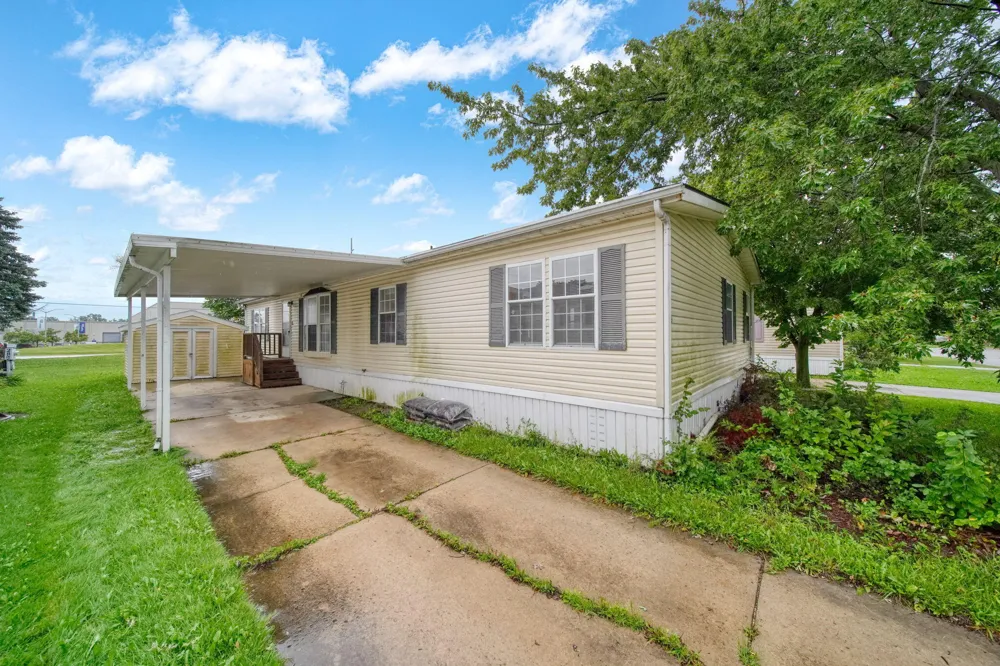 1559 Briarwood Drive Adrian, MI 49221