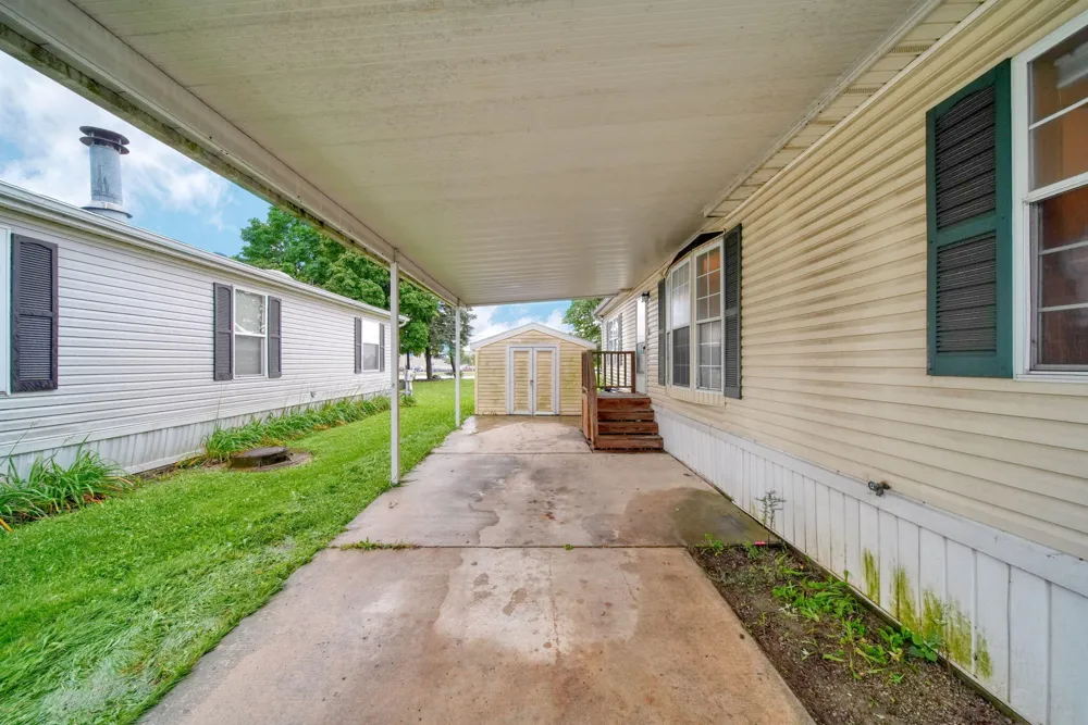 1559 Briarwood Drive Adrian, MI 49221