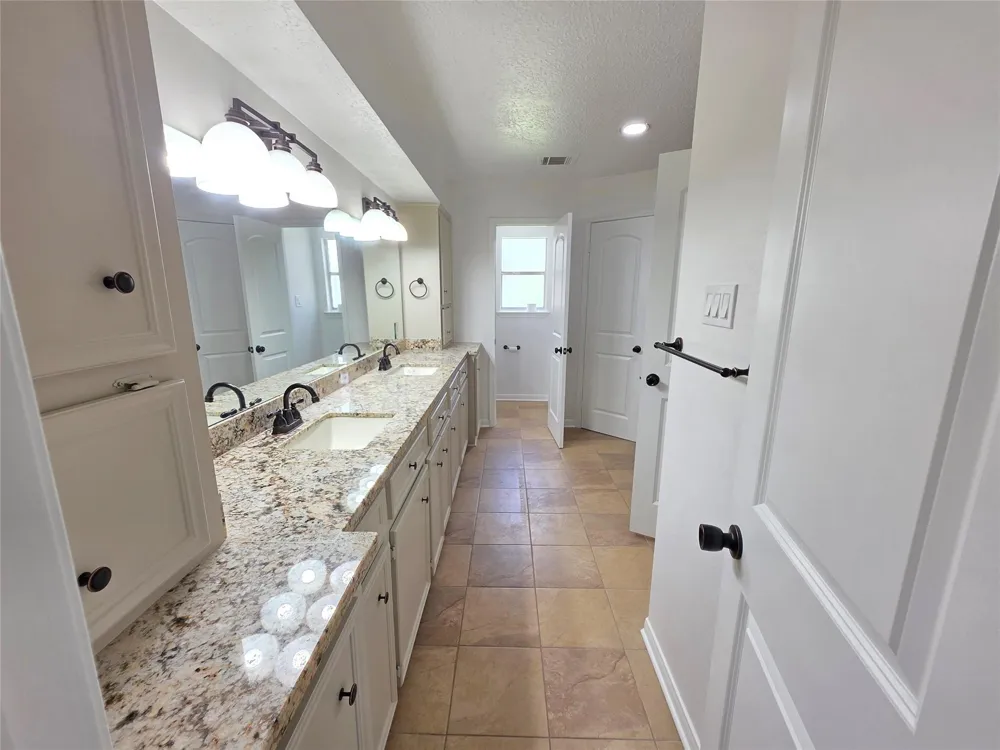 4707 Bradstone Drive Hockley, TX 77084