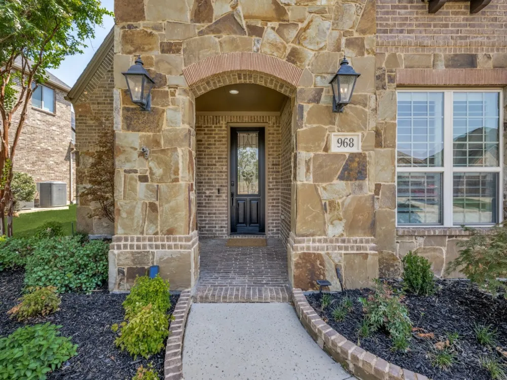 968 Highpoint Way Roanoke, TX 76262
