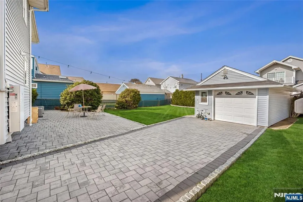 813 Morton Street East Rutherford, NJ 07073