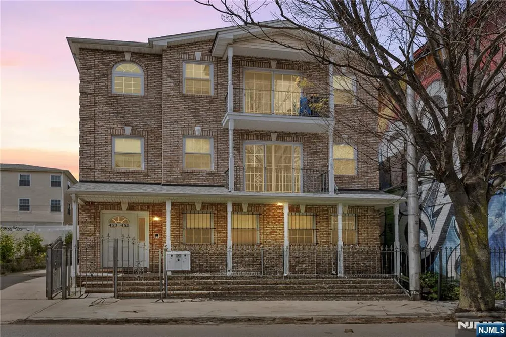 453-455 Washington Street 2 Newark, NJ 07102