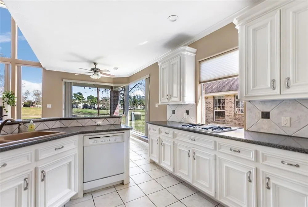 13930 Fountain View Drive Montgomery, TX 77356