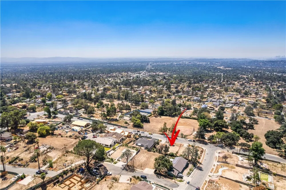 523 E Mount Curve Altadena, CA 91001