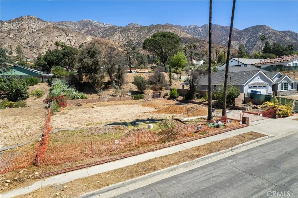 523 E Mount Curve Altadena, CA 91001