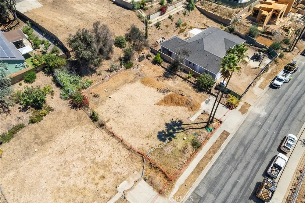 523 E Mount Curve Altadena, CA 91001