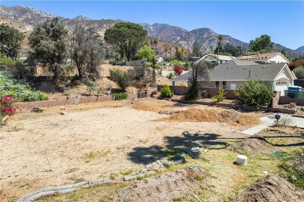 523 E Mount Curve Altadena, CA 91001