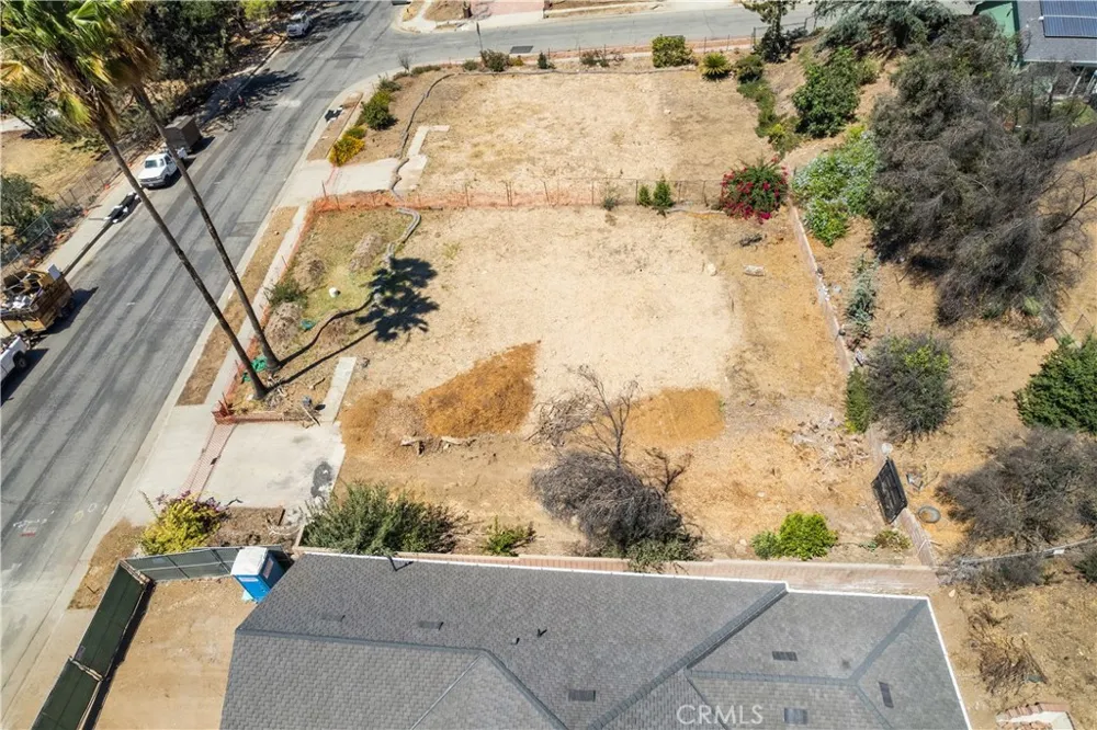 523 E Mount Curve Altadena, CA 91001