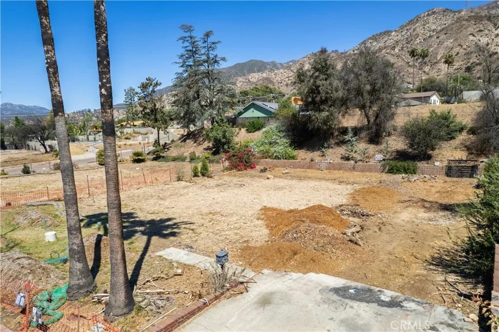 523 E Mount Curve Altadena, CA 91001