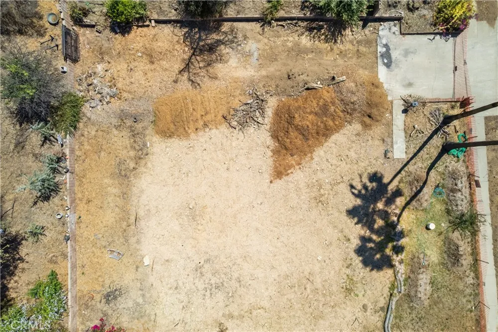 523 E Mount Curve Altadena, CA 91001