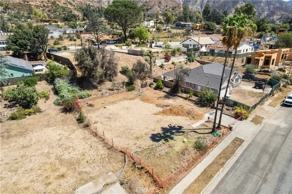 523 E Mount Curve Altadena, CA 91001