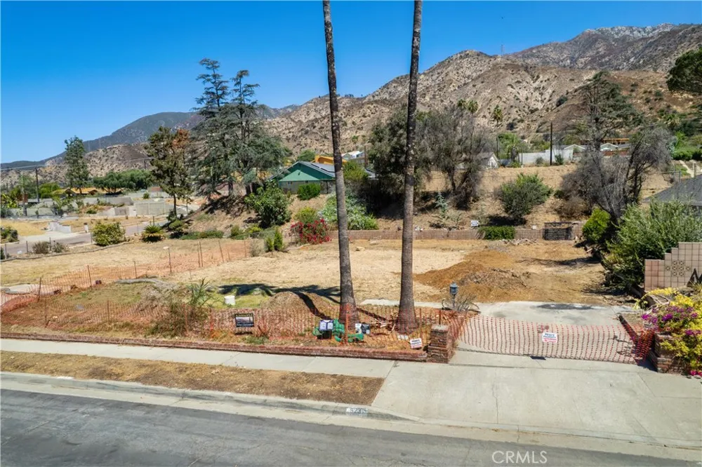 523 E Mount Curve Altadena, CA 91001