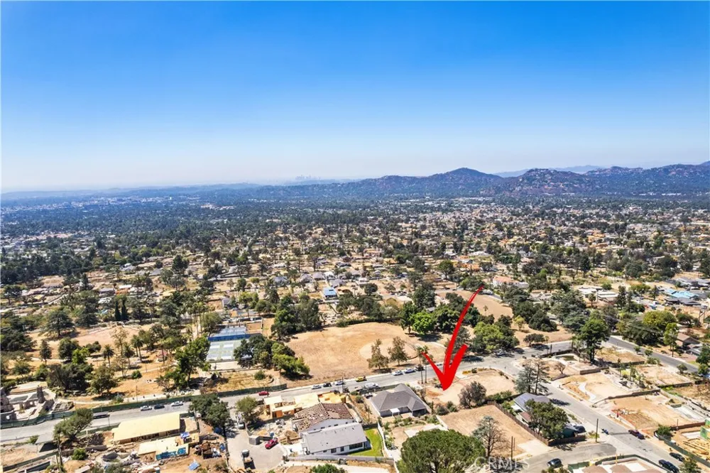 523 E Mount Curve Altadena, CA 91001