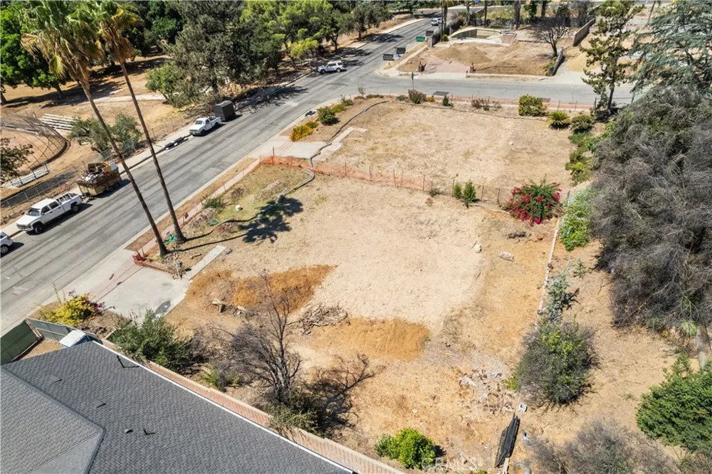 523 E Mount Curve Altadena, CA 91001