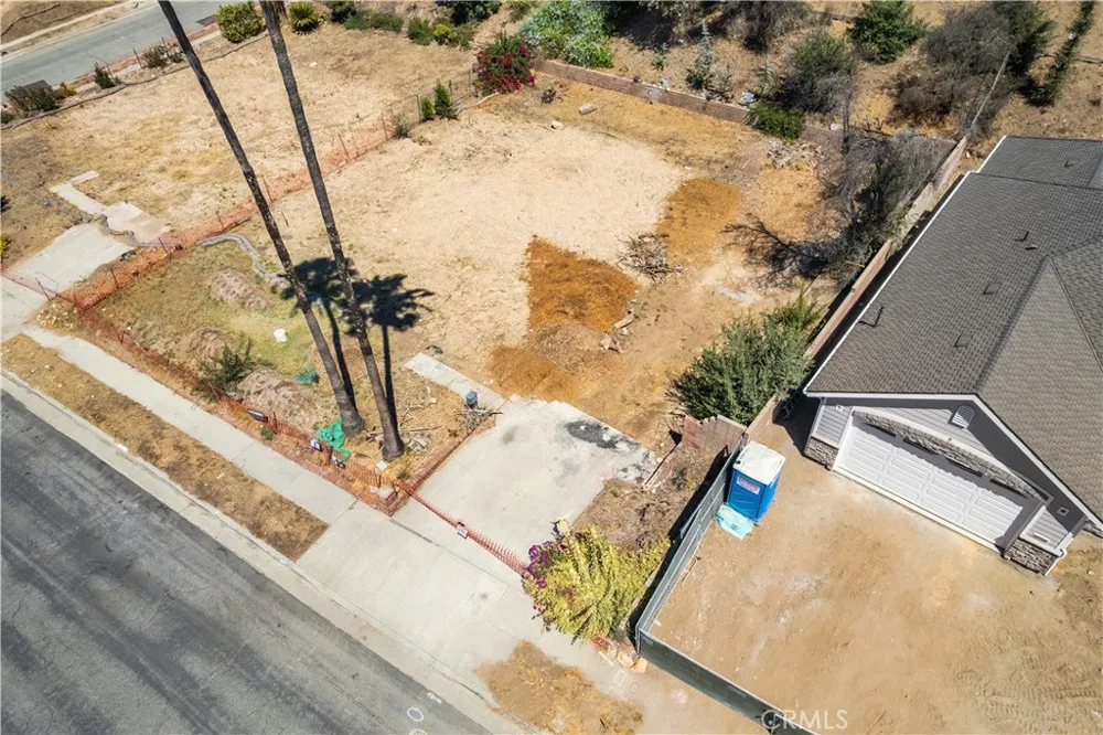 523 E Mount Curve Altadena, CA 91001
