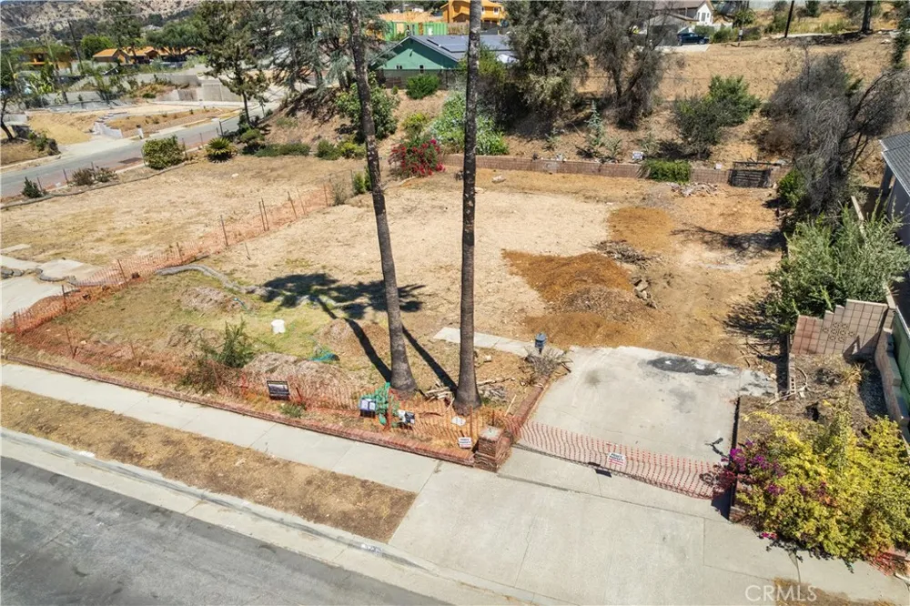 523 E Mount Curve Altadena, CA 91001
