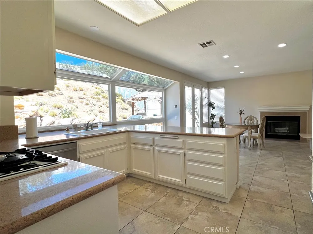 1040 La Salle Corona, CA 92879